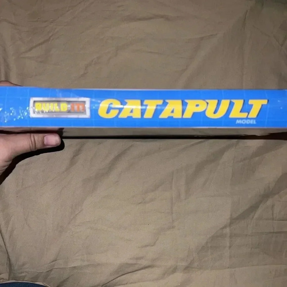 Scholastic Build It Catapult With Book - Picture 2 of 3